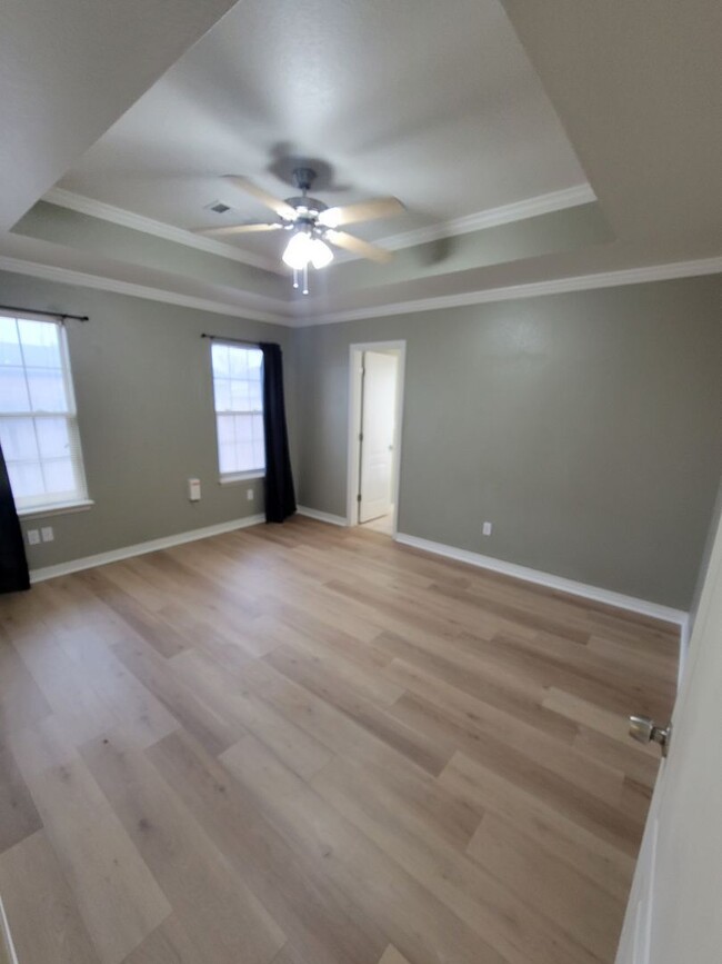 Building Photo - Beautifully Updated Home on a Corner Lot i...