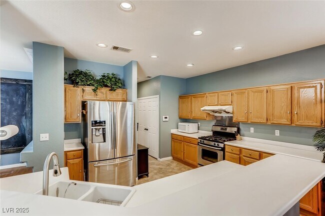 Building Photo - 7237 W Mesa Vista Ave