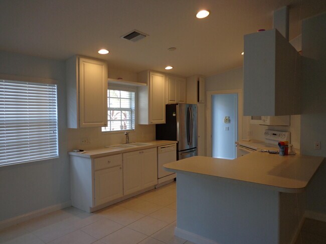 Building Photo - 8097 Montserrat Pl