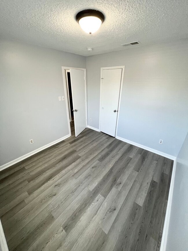 Building Photo - Stunning 3 Bedroom 2.5 Townhome Located in...