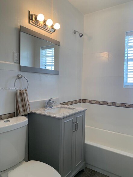 Building Photo - 12108 NE 5th Ave