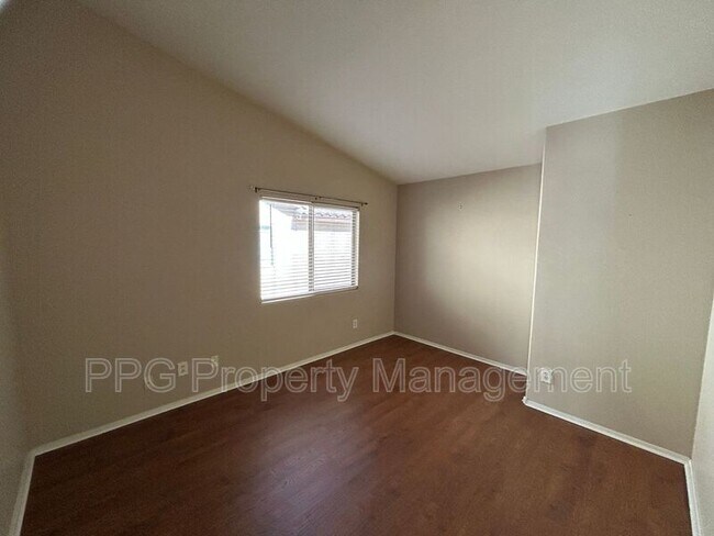 Building Photo - 13444 W Paradise Ln