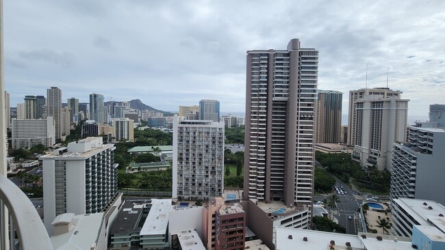 Building Photo - 469 Ena Rd