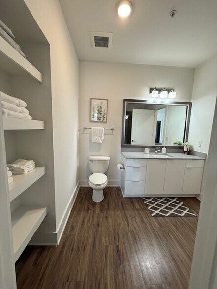 Building Photo - 455 Legends Pl