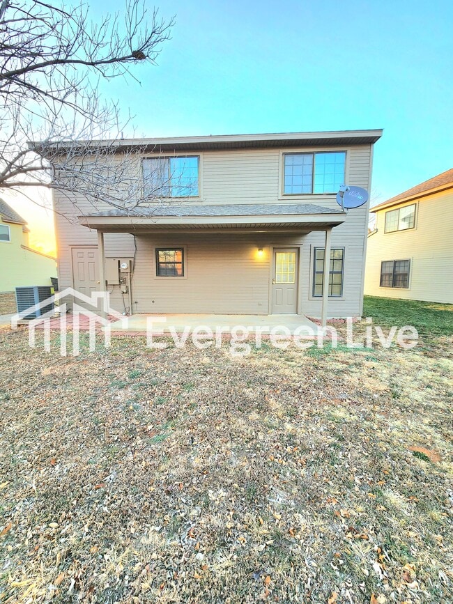 Building Photo - 213 Raven Dr