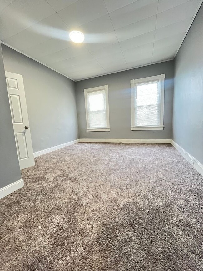 Building Photo - Beautiful 3 Bedroom 1 Bathroom East Baltimore Town Home