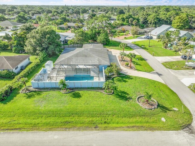 Building Photo - 154 SE Naranja Ave