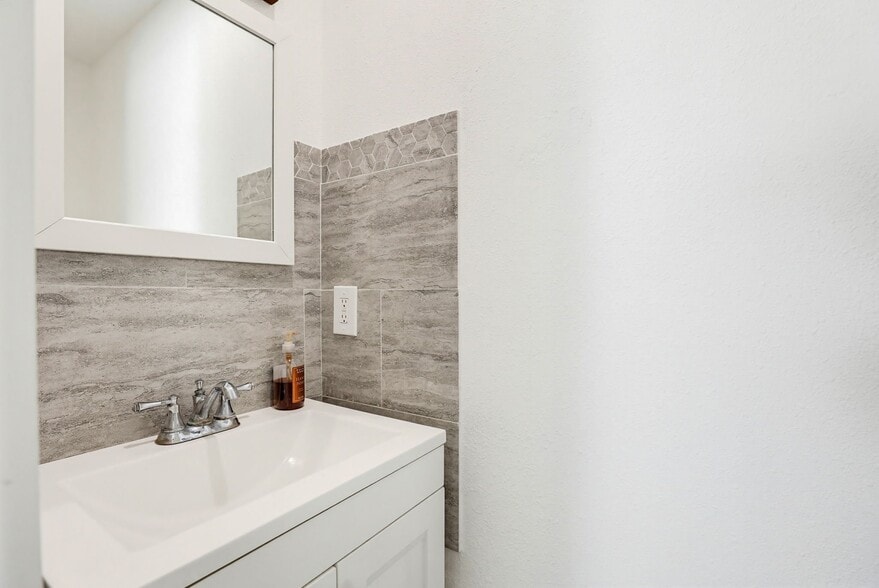Building Photo - 9616 Kennebec Way
