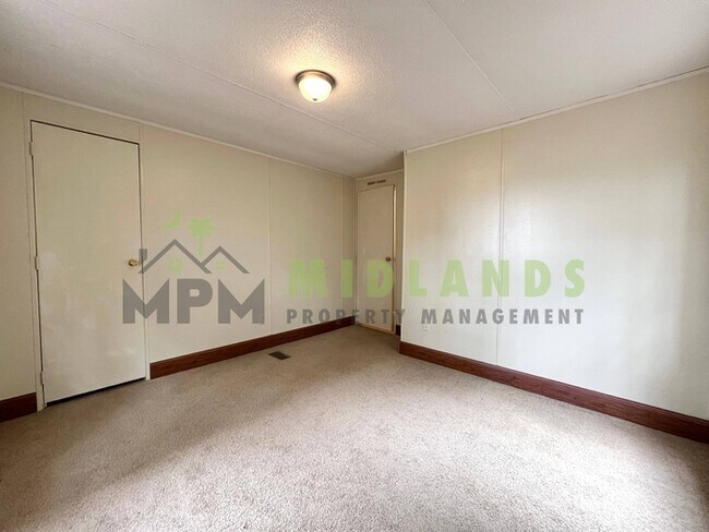 Building Photo - 575 Forts Pond Rd