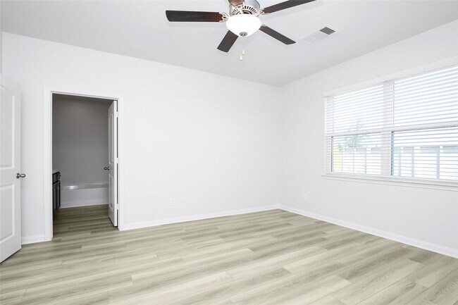 Building Photo - 462 Amberwood Pk Dr