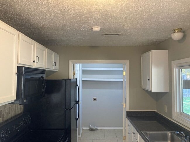 Building Photo - 3BR/1.5BA-1200 SF-893 Miller Estates Rd, S...