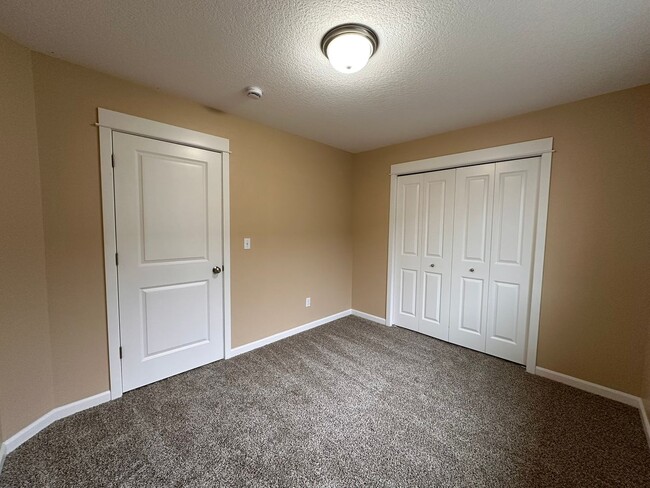 Building Photo - Bethel Area Updated Four Bedroom