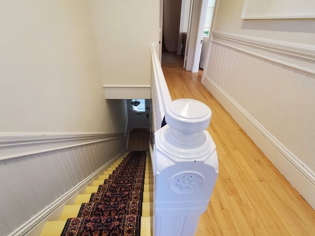 Building Photo - Noe Valley Beautifully Updated Top Floor Two Bedroom w. Chef's Kitchen and Laundry