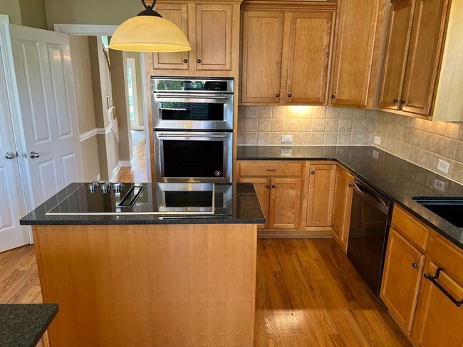 Building Photo - 4 Bed, 3.5 Bath Home w/  3 Car Garage in Williamson Co