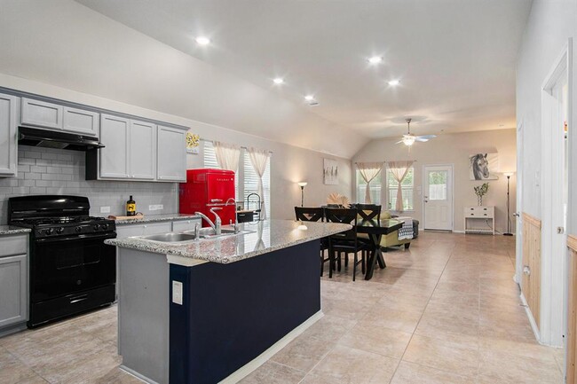 Building Photo - 7043 Birnam Garden Lane