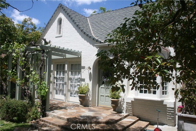 Building Photo - 2421 Heliotrope Dr