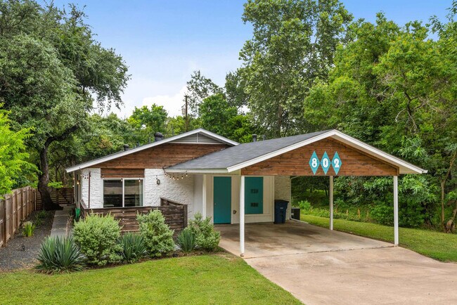 Building Photo - 802 Ramble Ln