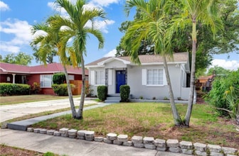 Building Photo - 925 17th St S