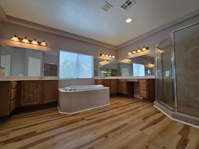 Building Photo - An Amazing NW Home! Over 3300 sq ft w/ pool & spa! Must see!