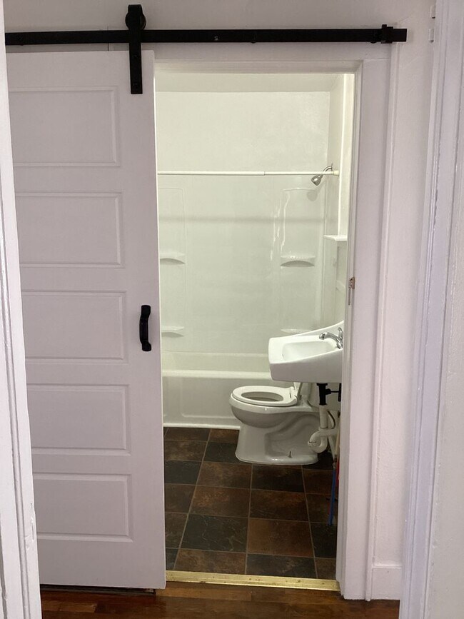 Building Photo - Newly Renovated 3 Bed Home! Located in Portales !