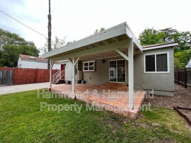 Building Photo - 4316 Greenbush Ave
