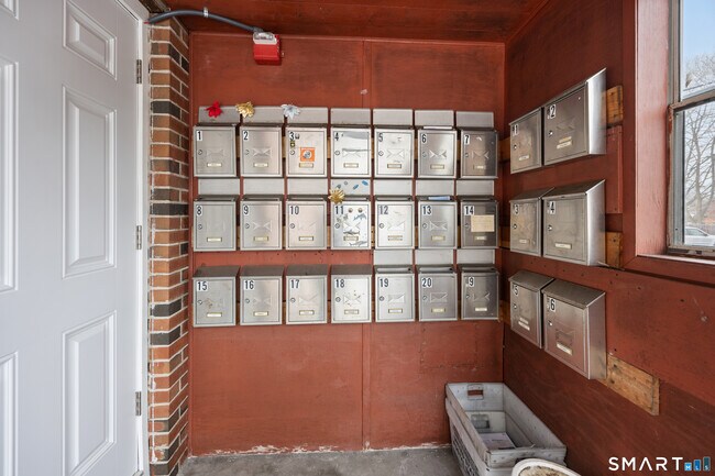 Building Photo - 46 N Cherry St