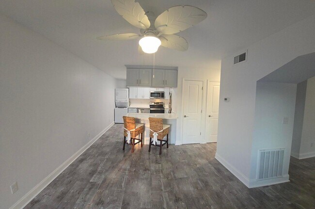Building Photo - 315 Bream Ave