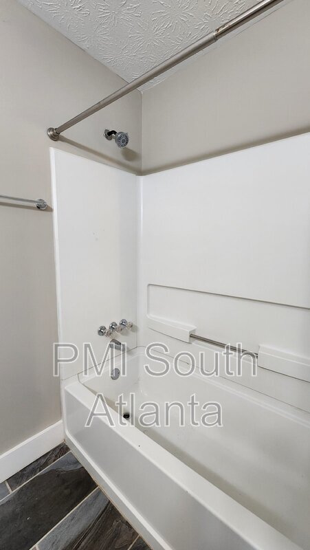 Building Photo - 3504 Lee Ct