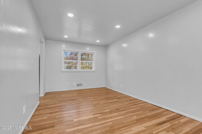 Building Photo - 16 Burdge Dr