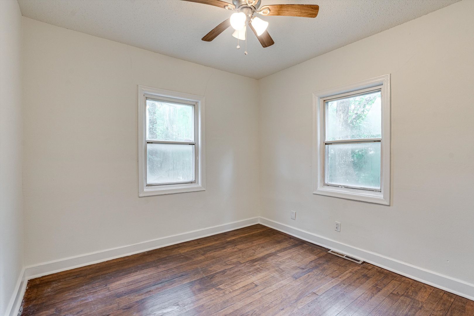 Building Photo - 5004 Club Dr