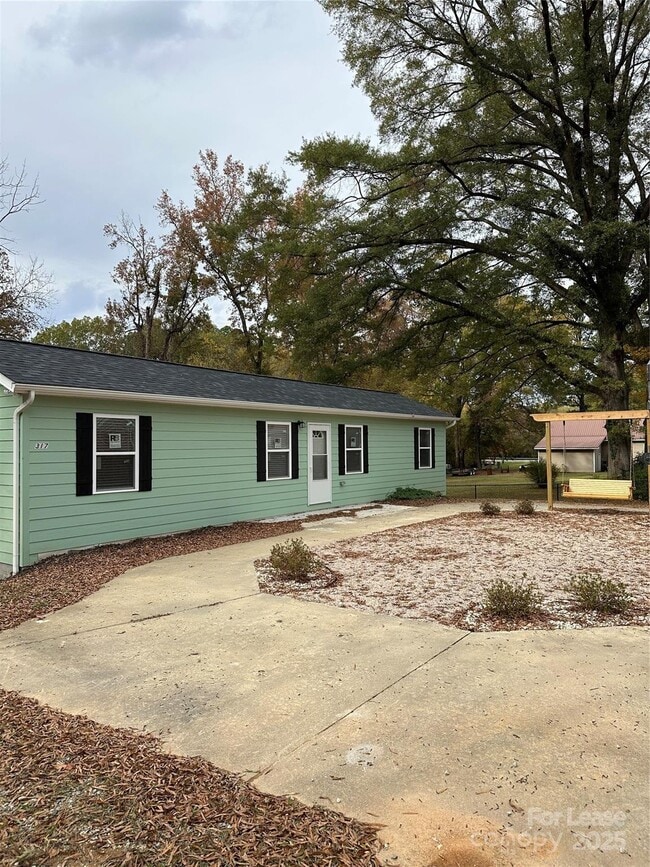 Building Photo - 317 W Newton St