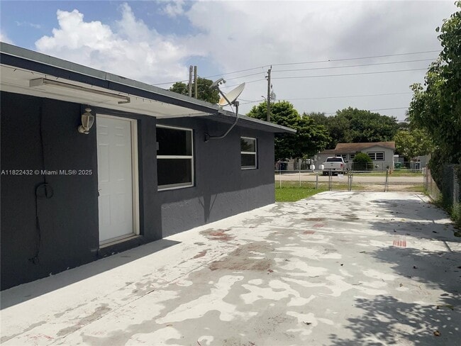 Building Photo - 3338 NW 34th St