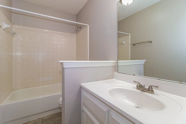 Building Photo - 6610 Shaker Ln