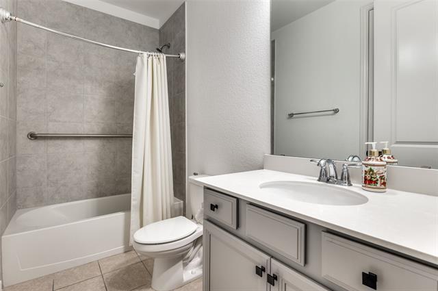 Building Photo - 2625 Toledo Dr