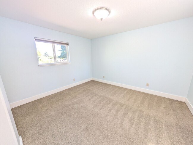 Building Photo - 4 Bed/2.5 Bath Multnomah Village Stunner w...