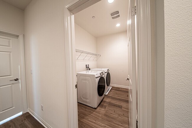 Building Photo - Brand New 3 Bedroom
