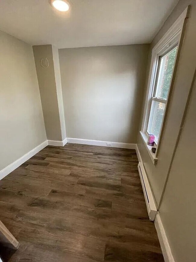 Building Photo - Dickinson Students - 3 Bedroom Available!