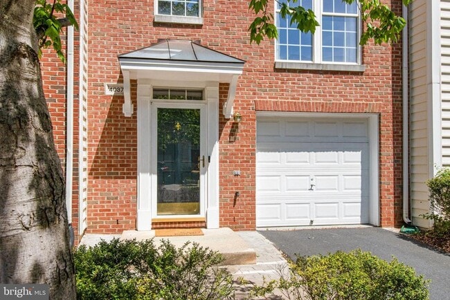 Building Photo - 4037 Fairfax Center Hunt Trail