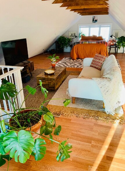 Building Photo - 948 Mariposa St