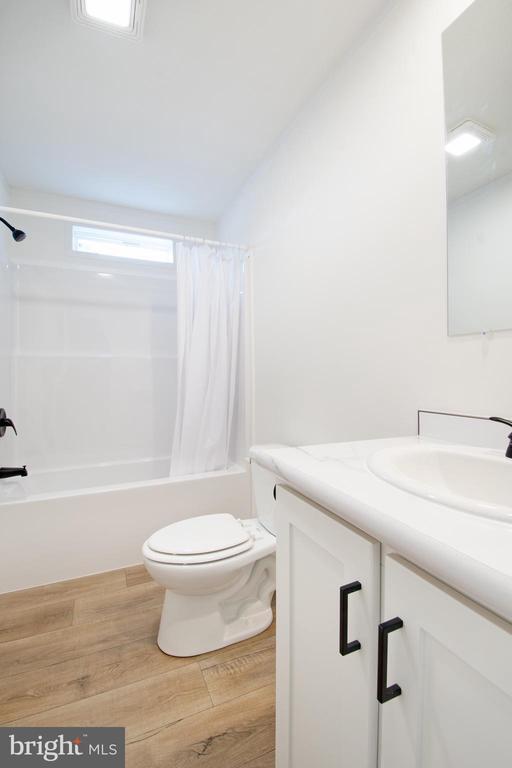 Building Photo - 161 Carnation Dr