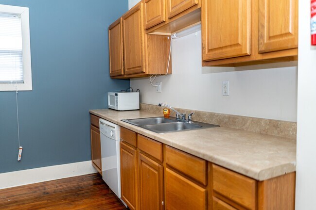 Building Photo - 1105 Hamilton Way