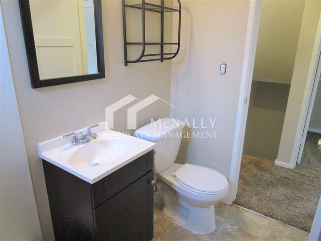 Building Photo - 2 Bedroom 1 Bathroom Townhome in Downtown Gig Harbor