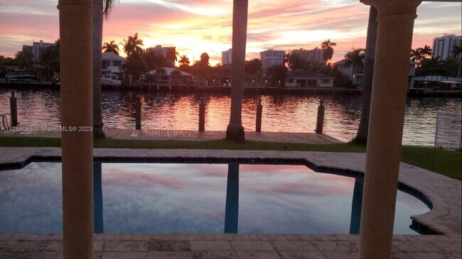 Building Photo - 2742 SE 11th St