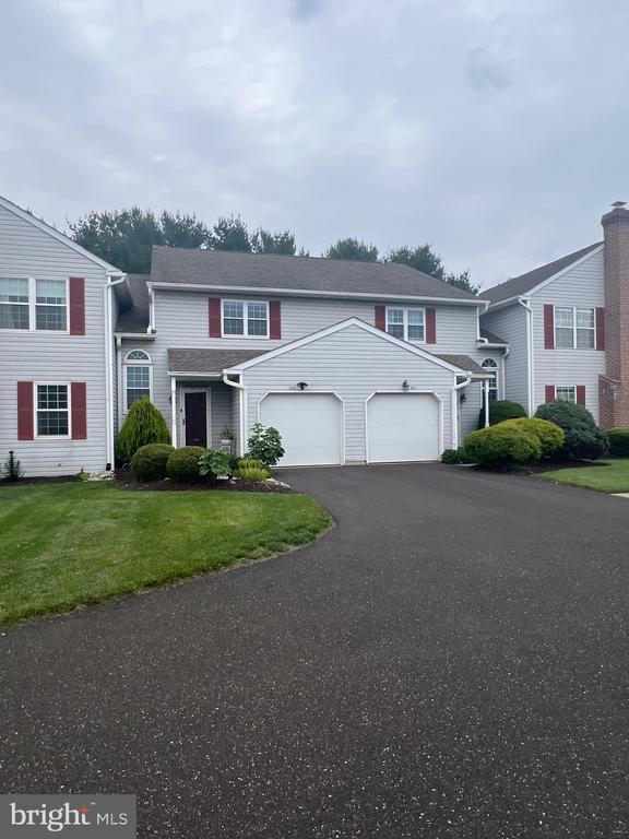 Primary Photo - 202 Essex Ct