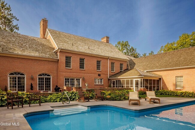 Building Photo - 147 Rock City Rd