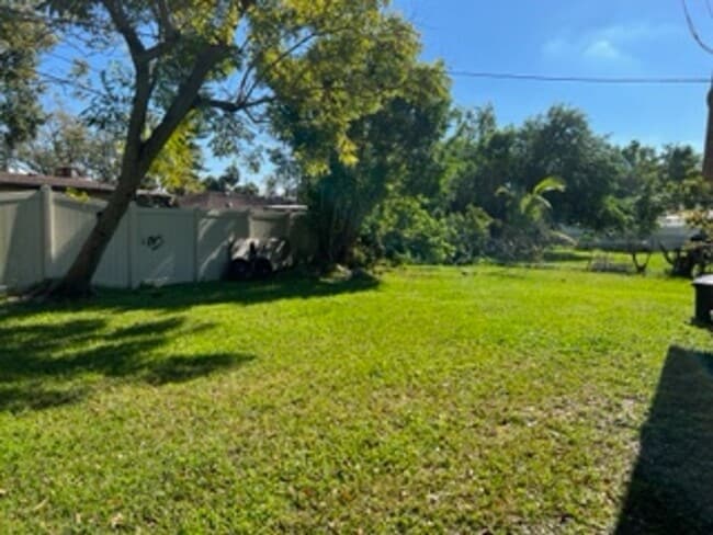 Building Photo - Main House (Triplex) can add one studio for additional rent (mother-in-law plan)