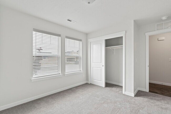 Building Photo - 10411 Rockaway Ridge St