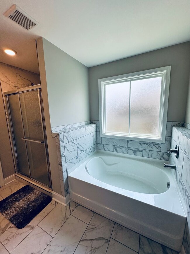 Building Photo - 104 Sig Ct