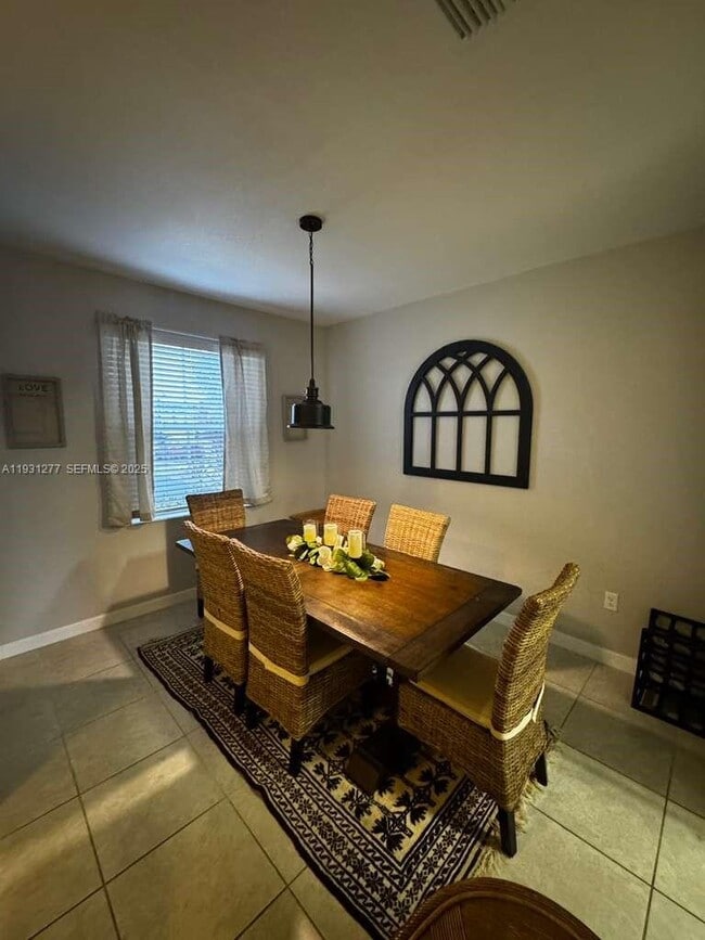 Building Photo - 2819 SE 1st Dr