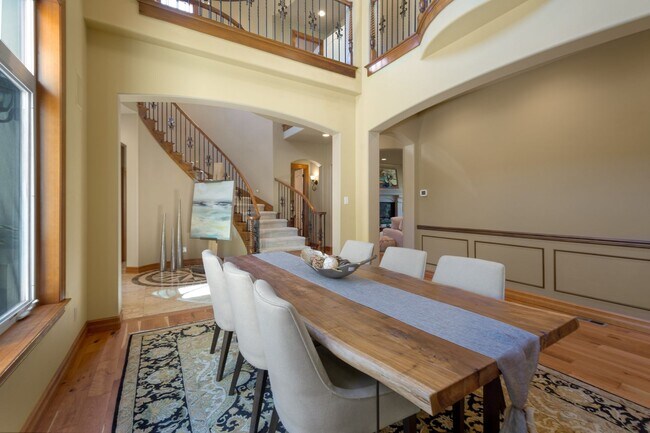 Building Photo - Live the Tuscan Life in Kirkland
